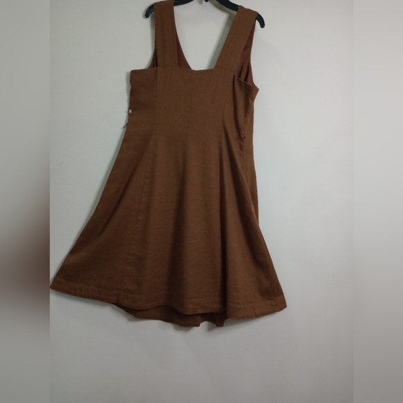 BEAUTIFUL SLEEVELES DRESS, V NECK BARE BACK. - Picture 5 of 7